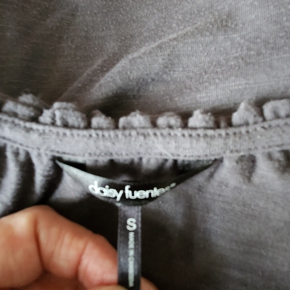 Daisy Fuentes Slate Grey Knit Ruffle Top - S - Picture 4 of 5